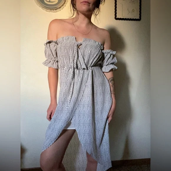 Elegant Striped High Low Dress - Picture 2 of 6